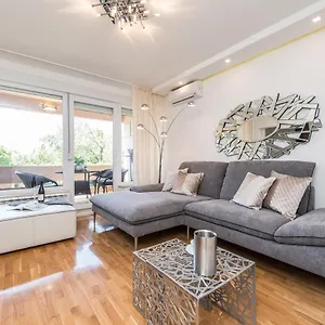 https://marina-yacht-apartment.hotelinzadar.com