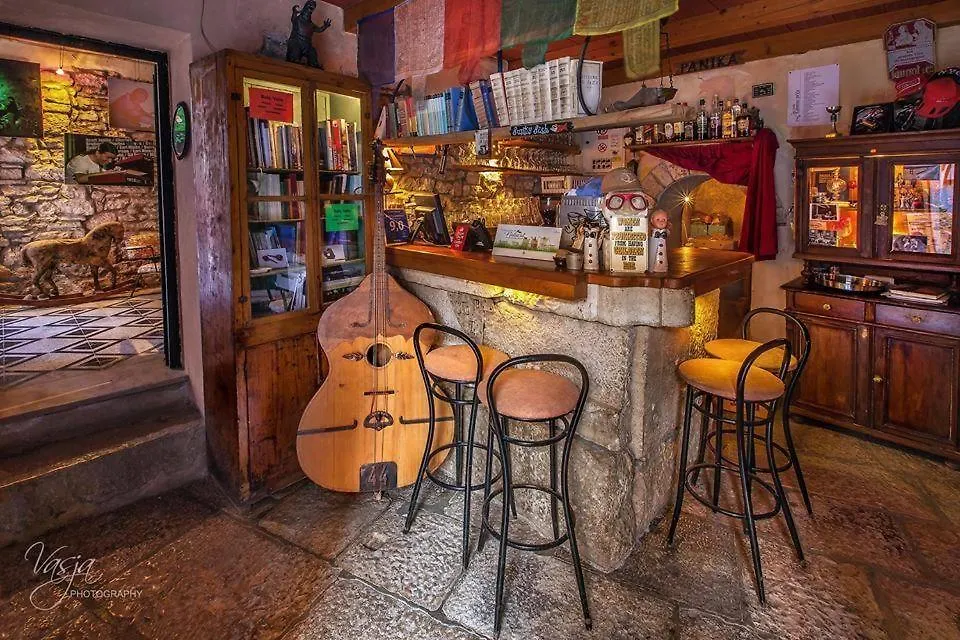 Apartman Kamene Price Rooms, Music And Food