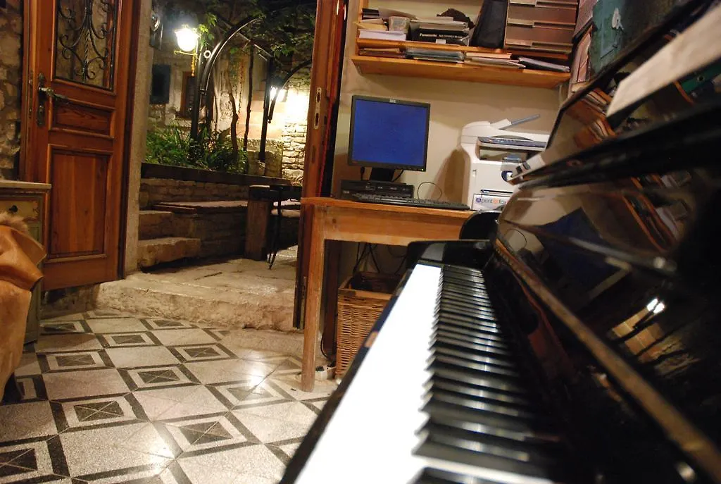 Apartman Kamene Price Rooms, Music And Food