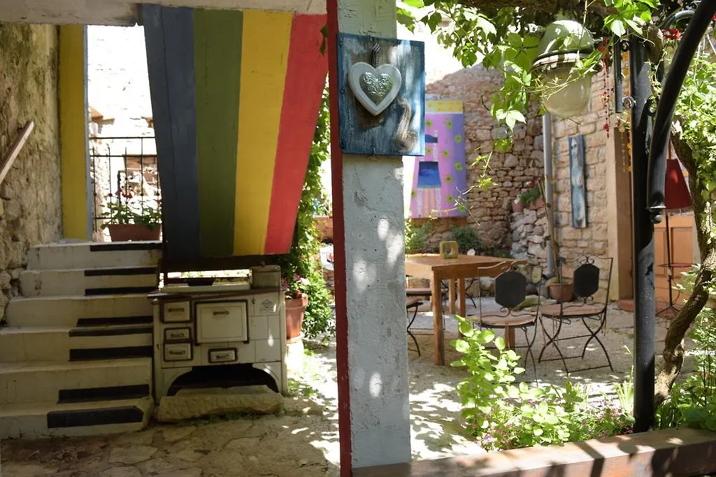 Apartman Kamene Price Rooms, Music And Food Croatia
