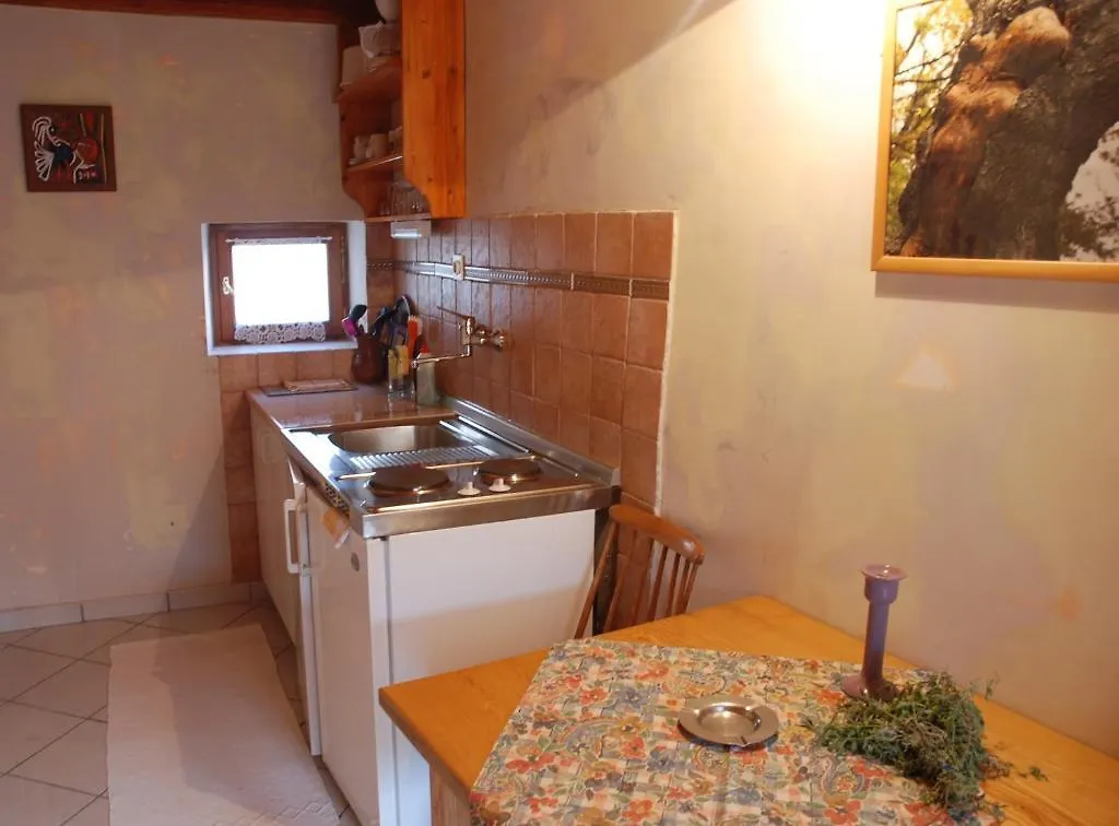 Apartman Kamene Price Rooms, Music And Food Croatia