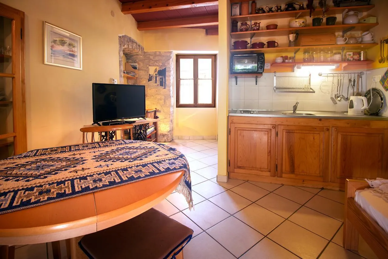 Kamene Price Rooms, Music And Food