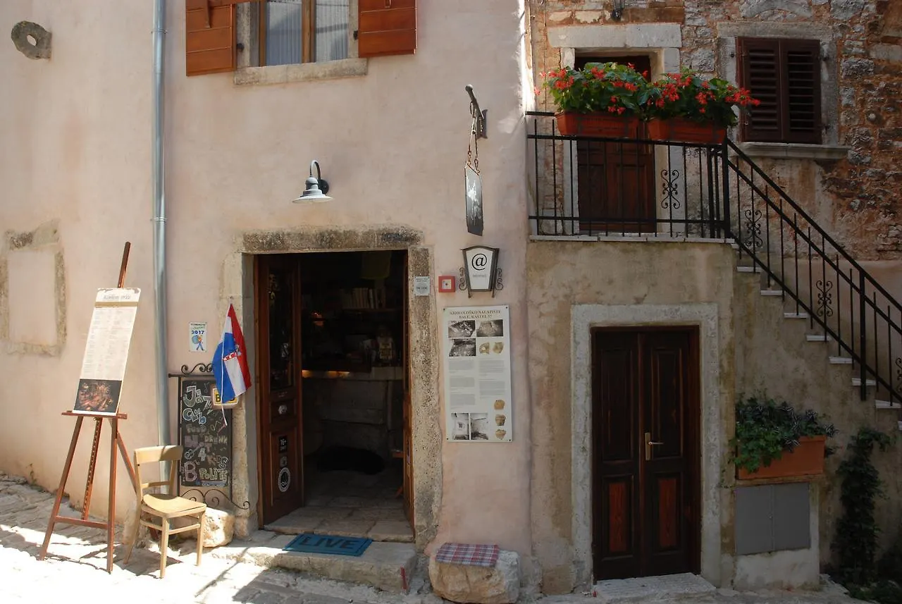 Apartman Kamene Price Rooms, Music And Food Croatia
